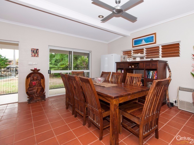 12 RIBBON AVENUE, Port Douglas QLD 4877