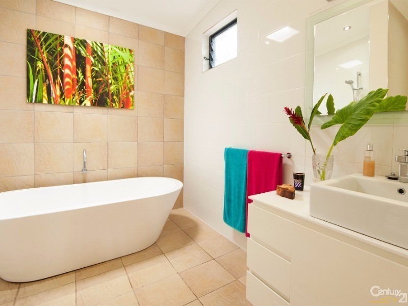 12 RIBBON AVENUE, Port Douglas QLD 4877