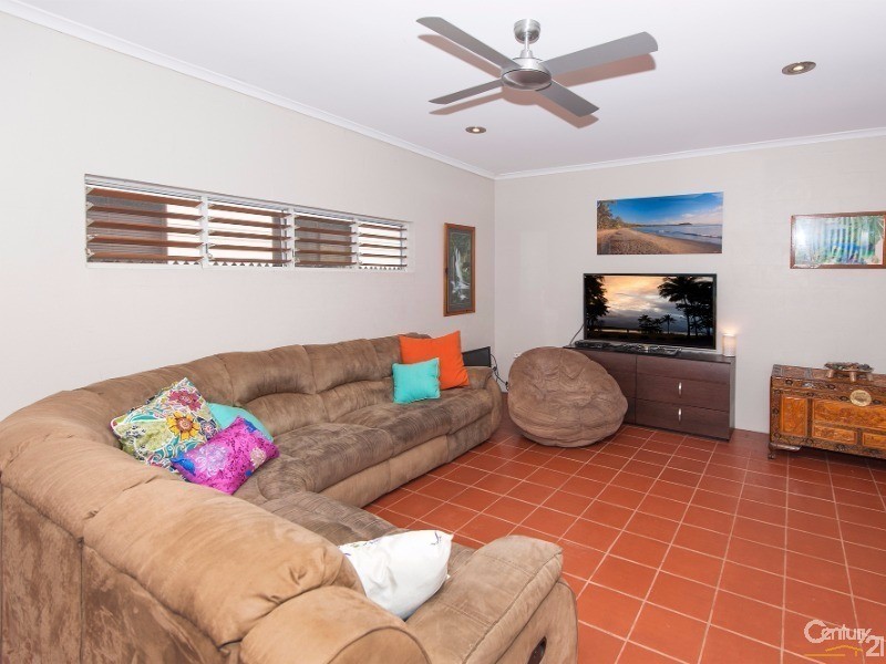 12 RIBBON AVENUE, Port Douglas QLD 4877