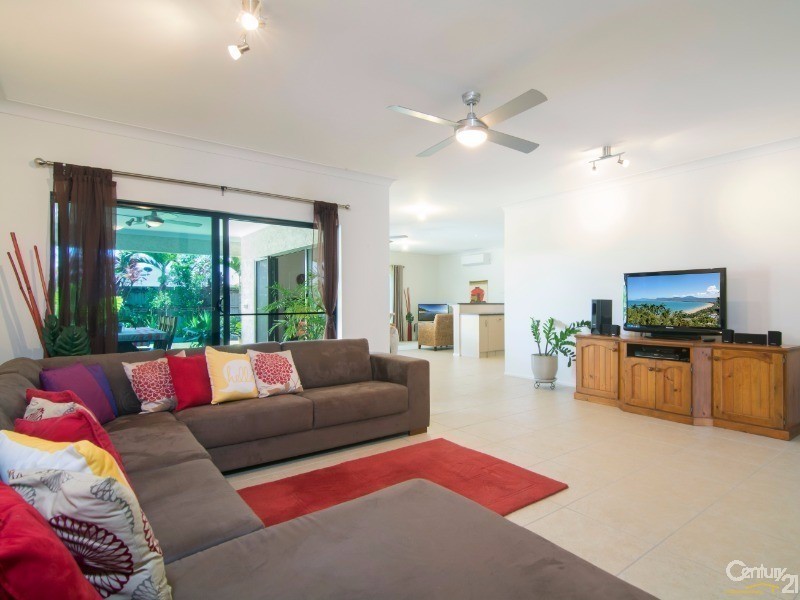 15 White Oak Avenue, Mossman QLD 4873