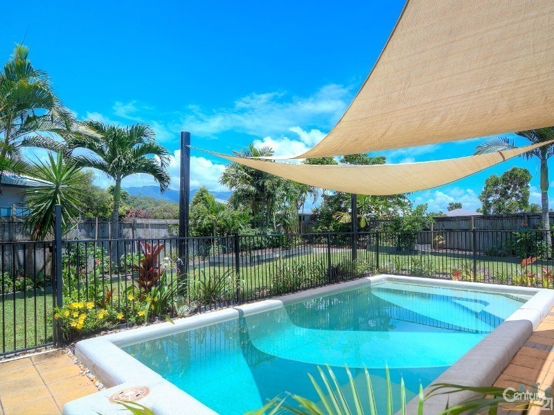 15 White Oak Avenue, Mossman QLD 4873