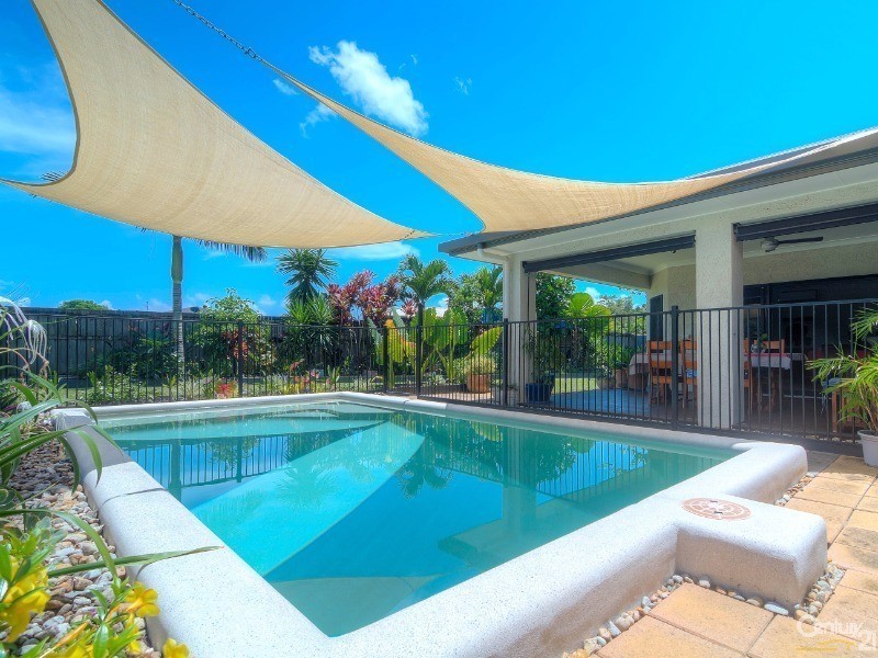 15 White Oak Avenue, Mossman QLD 4873