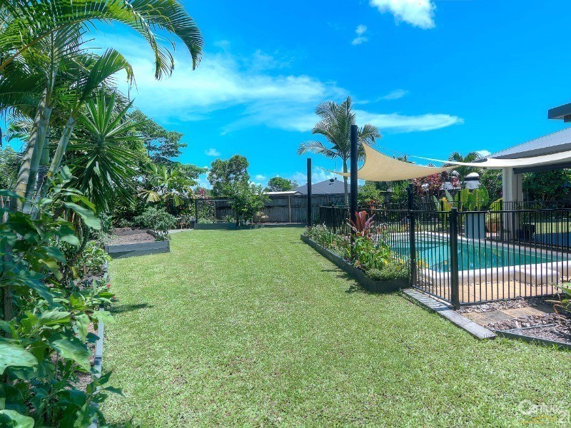 15 White Oak Avenue, Mossman QLD 4873