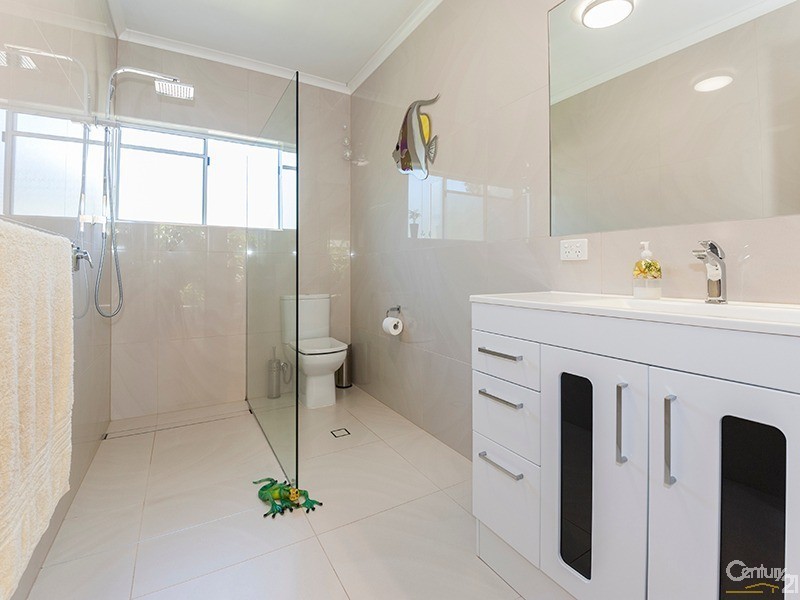 3 Endeavour St, Port Douglas QLD 4877