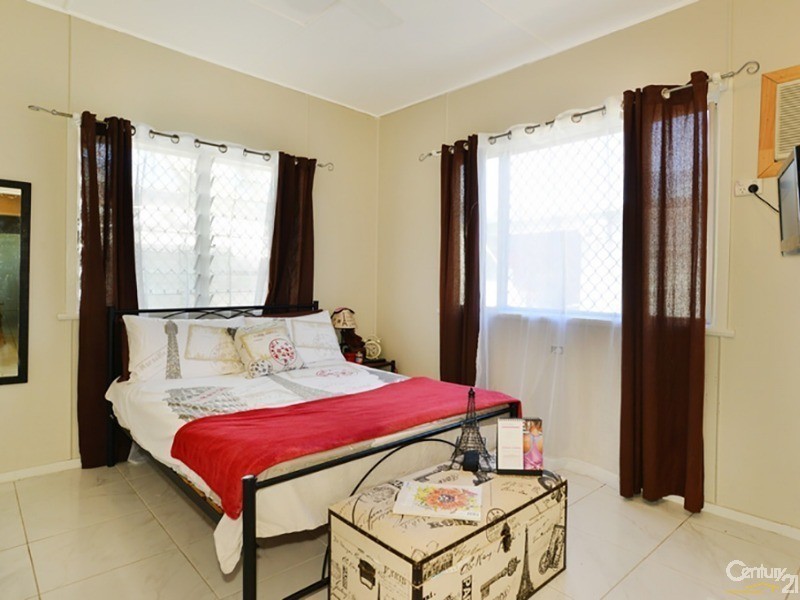 42 Marine Pde, Newell QLD 4873