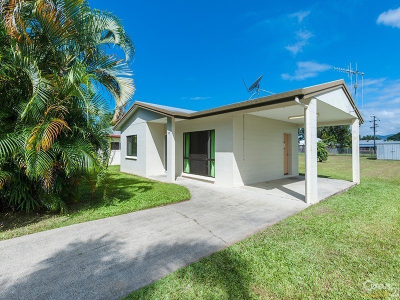 10 Middlemiss Street, Mossman QLD 4873
