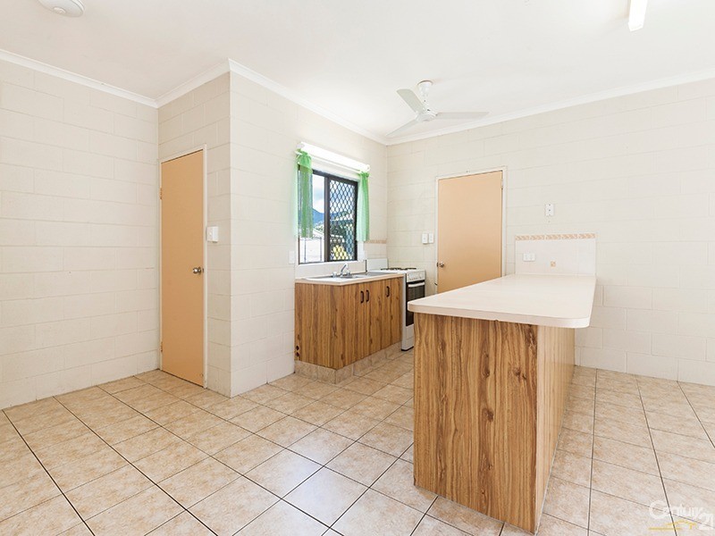 10 Middlemiss Street, Mossman QLD 4873