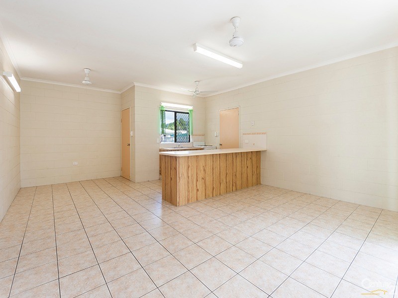 10 Middlemiss Street, Mossman QLD 4873