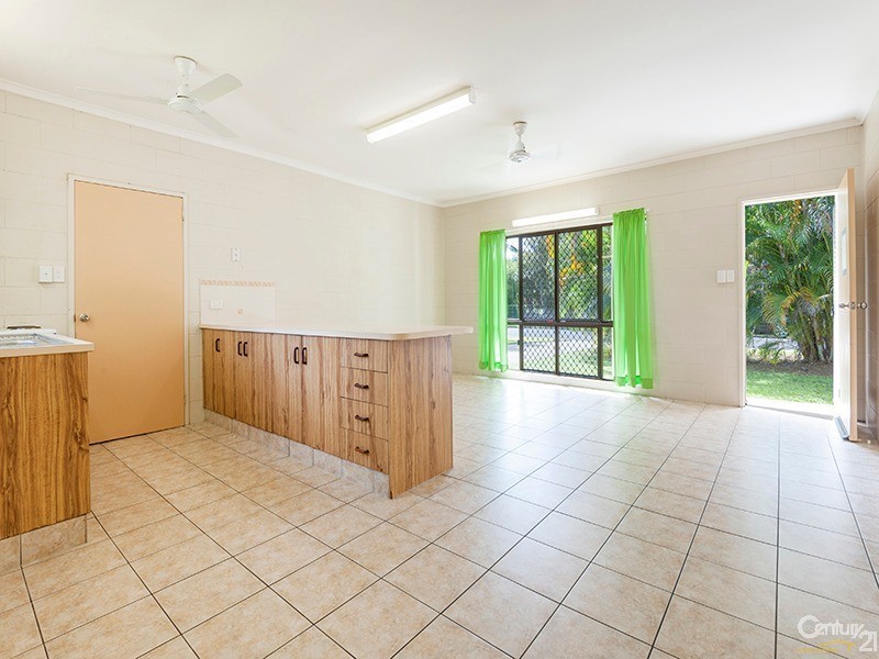 10 Middlemiss Street, Mossman QLD 4873