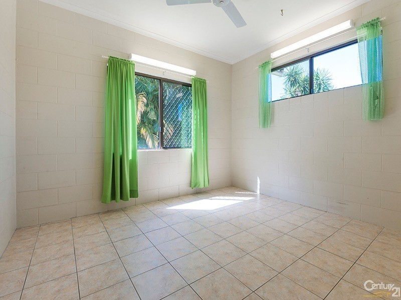 10 Middlemiss Street, Mossman QLD 4873