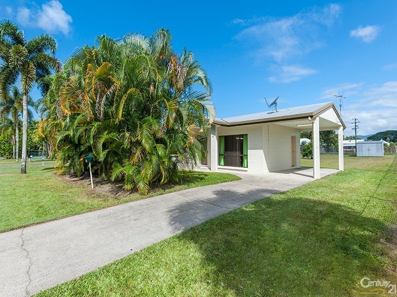 10 Middlemiss Street, Mossman QLD 4873