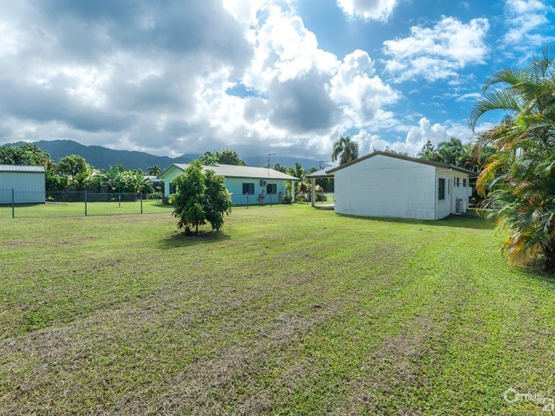 10 Middlemiss Street, Mossman QLD 4873