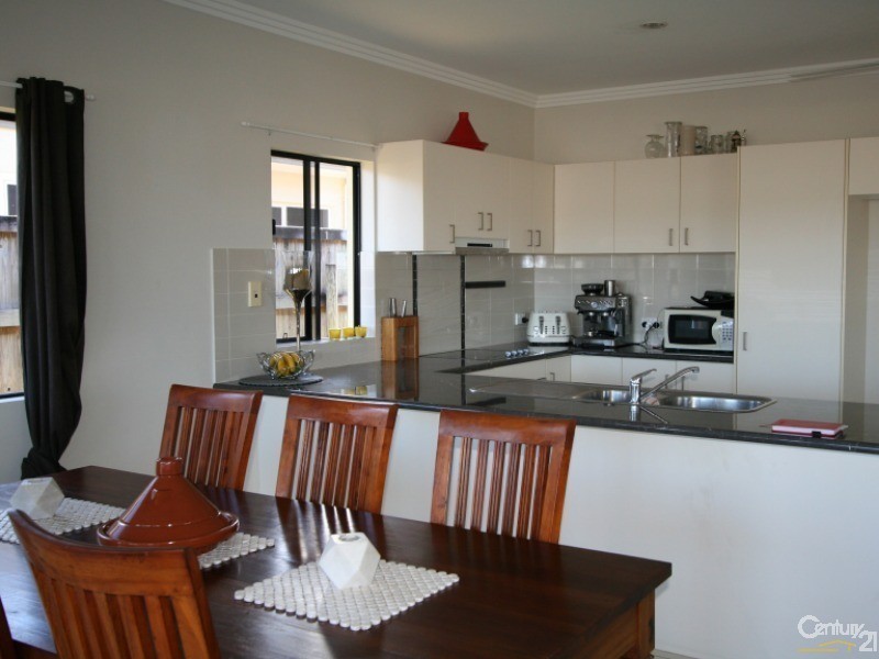 4 Yidi Close, Cooya Beach QLD 4873