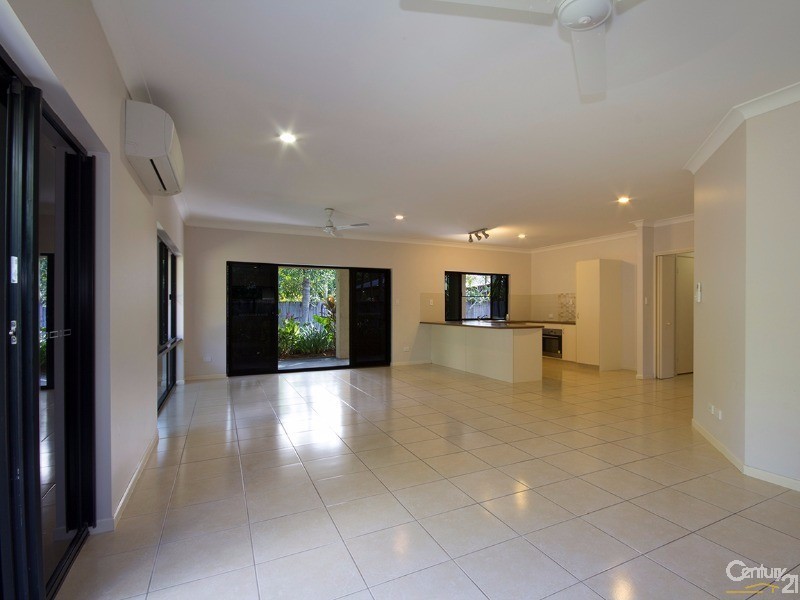 16 White Oak Avenue, Mossman QLD 4873