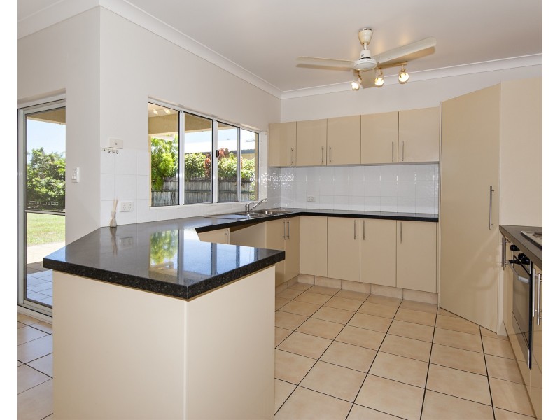 27 Allamanda Street, Cooya Beach QLD 4873