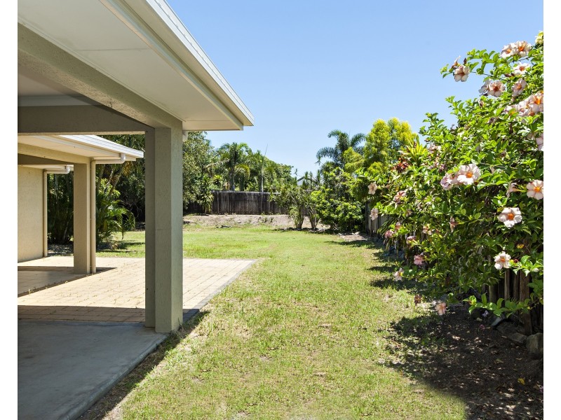 27 Allamanda Street, Cooya Beach QLD 4873