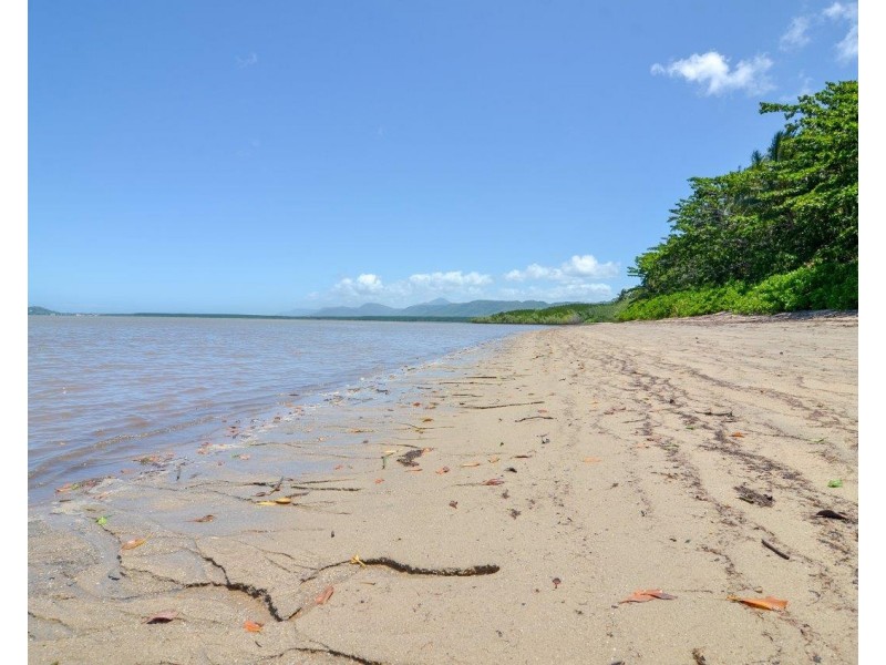 4 Albatross Close, Cooya Beach QLD 4873