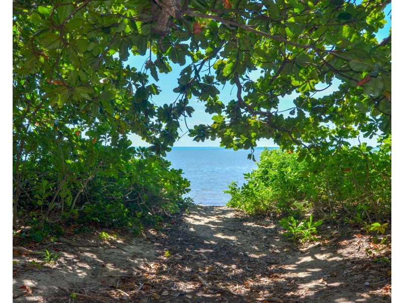 6  Albatross Close, Cooya Beach QLD 4873