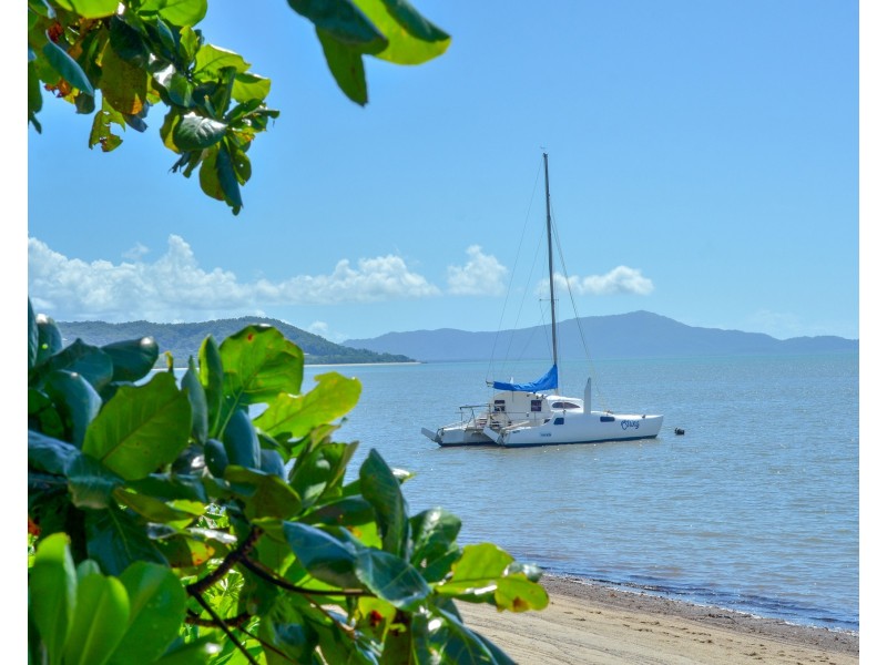 6  Albatross Close, Cooya Beach QLD 4873