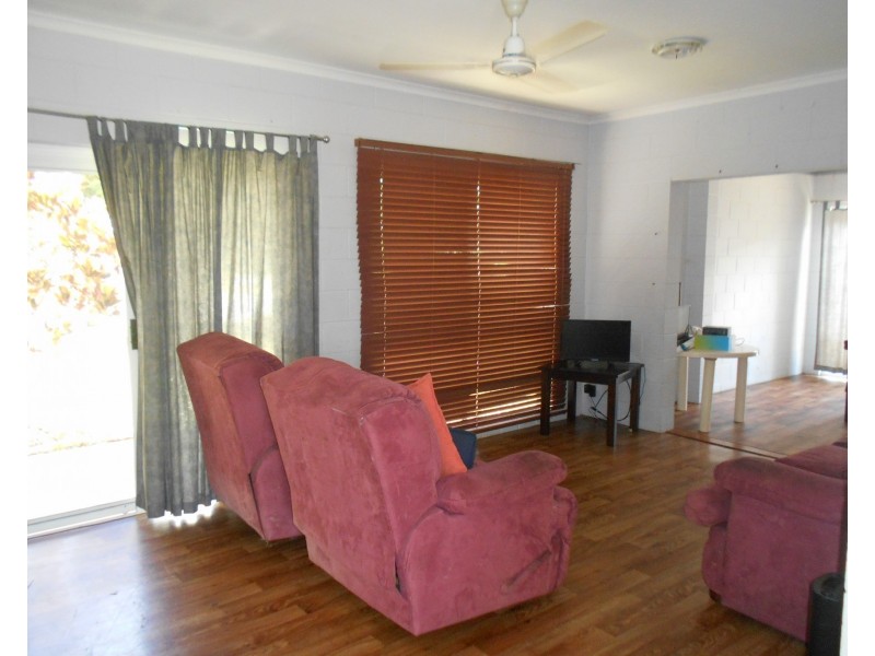 23 Middlemiss Street, Mossman QLD 4873