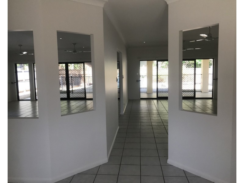 8 Birdwing Street, Port Douglas QLD 4877