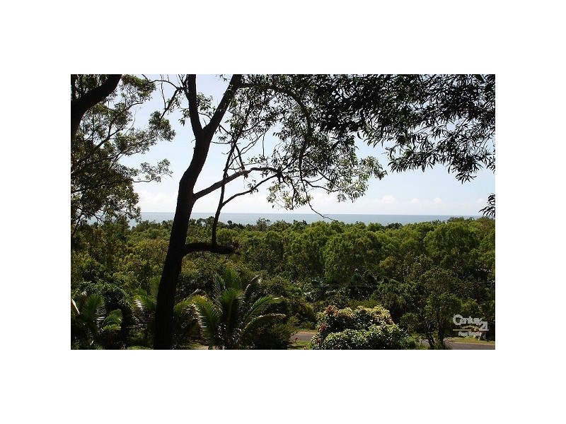 4 Finlay Crescent, Oak Beach QLD 4877