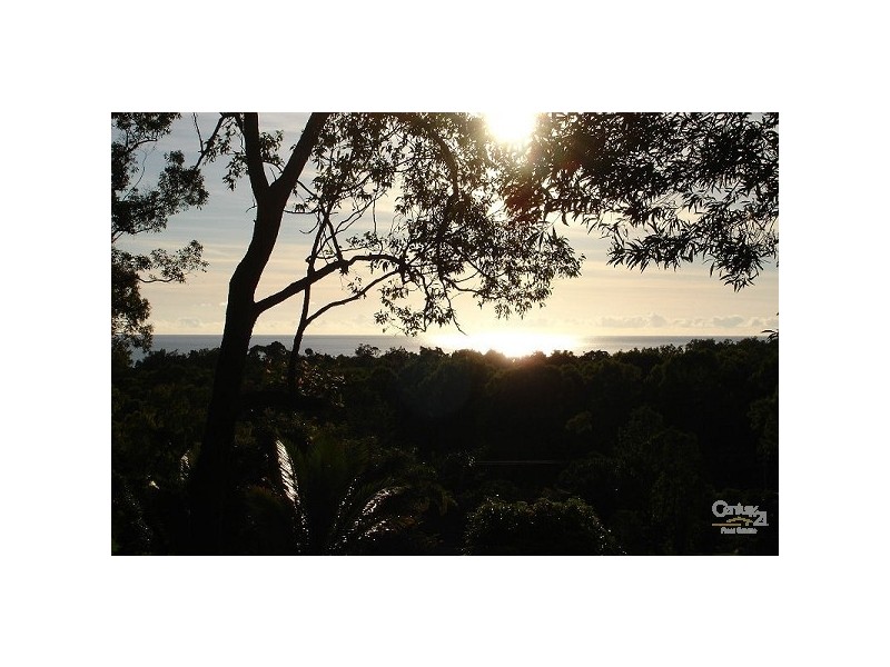 4 Finlay Crescent, Oak Beach QLD 4877