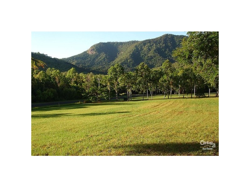 4 Finlay Crescent, Oak Beach QLD 4877