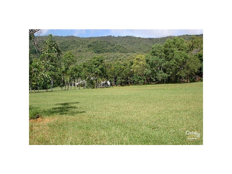 4 Finlay Crescent, Oak Beach QLD 4877