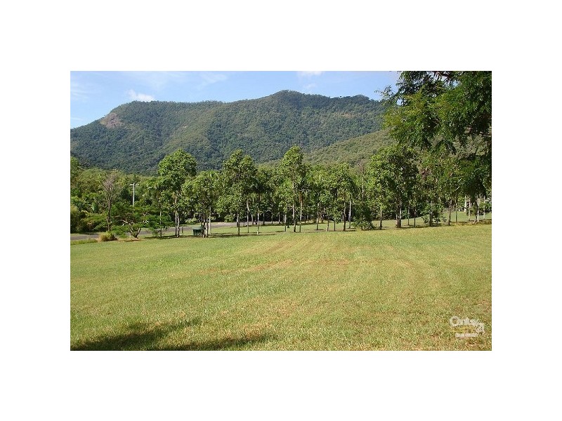 4 Finlay Crescent, Oak Beach QLD 4877