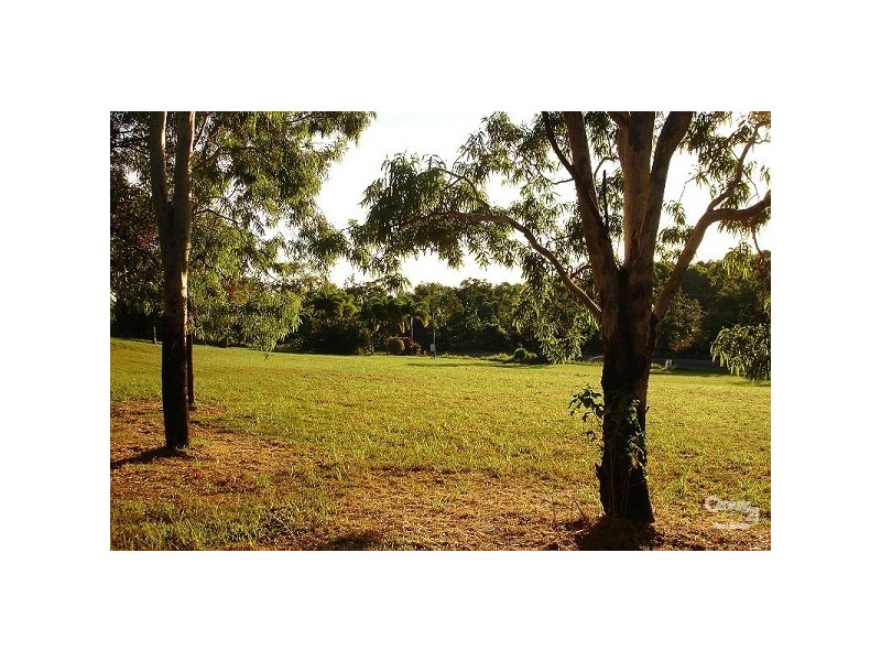 4 Finlay Crescent, Oak Beach QLD 4877