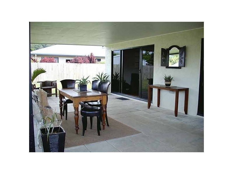 4 Waratah Close, Mossman QLD 4873
