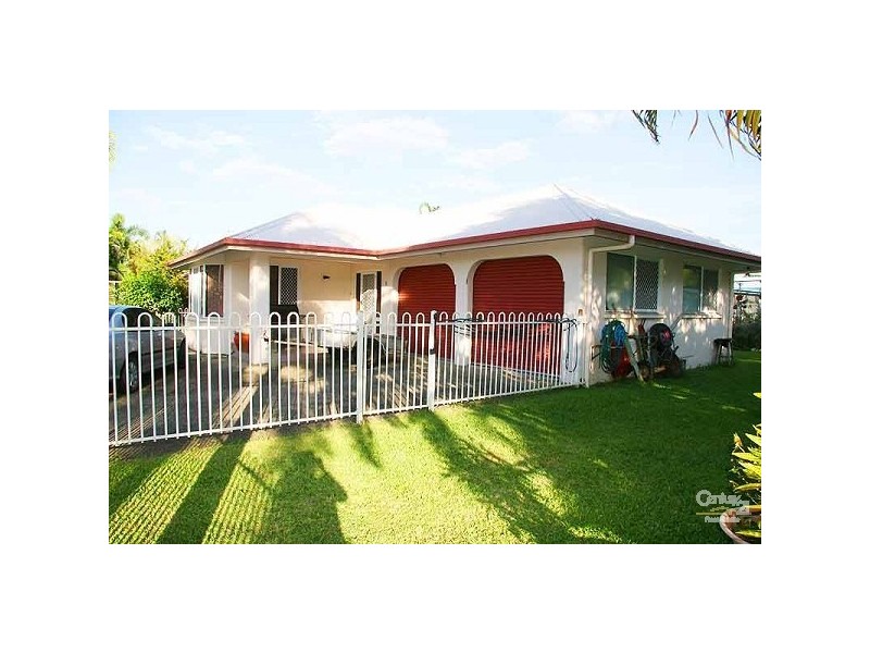 1 Watson Close, Mossman QLD 4873