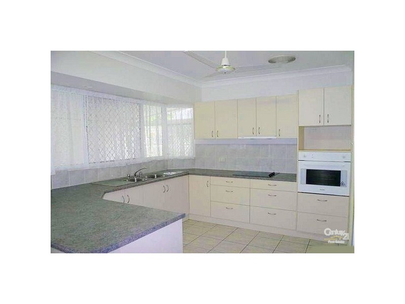 1 Watson Close, Mossman QLD 4873