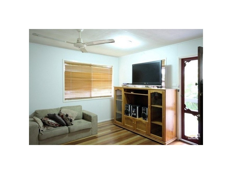 15 Wattle Street, Mossman QLD 4873