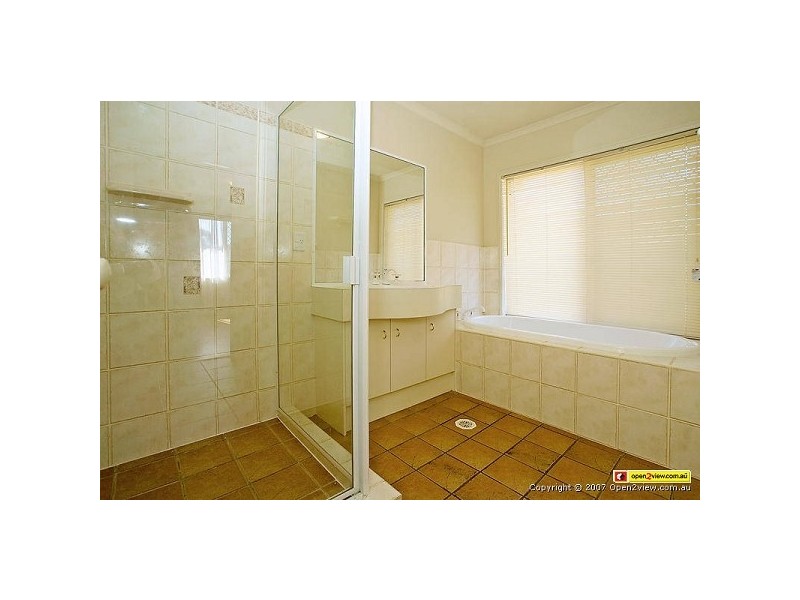 6 Blueash Crescent, Oxenford QLD 4210