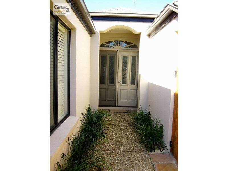 2/15 SILVERMAPLE ST, Robina QLD 4226