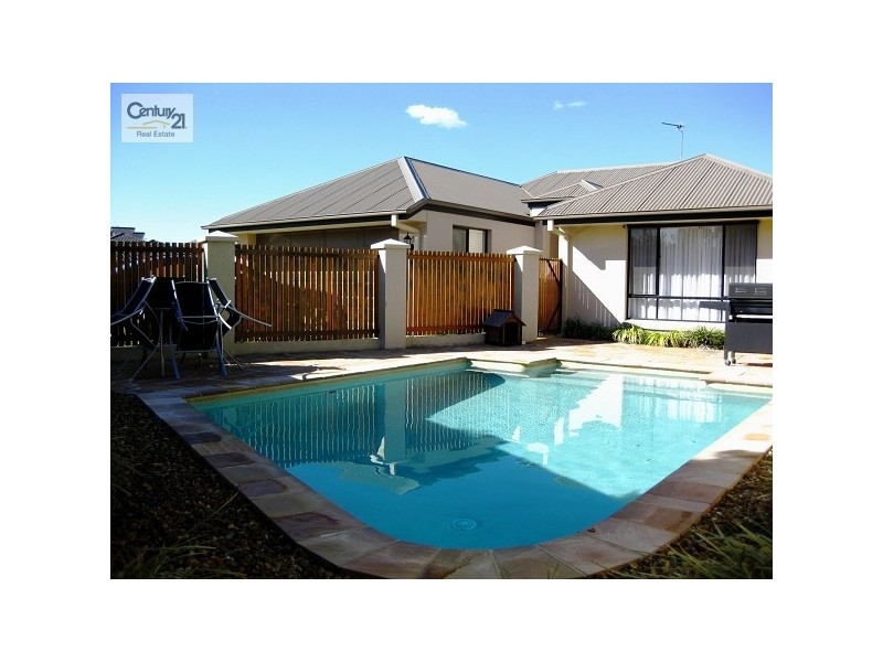 2/15 SILVERMAPLE ST, Robina QLD 4226