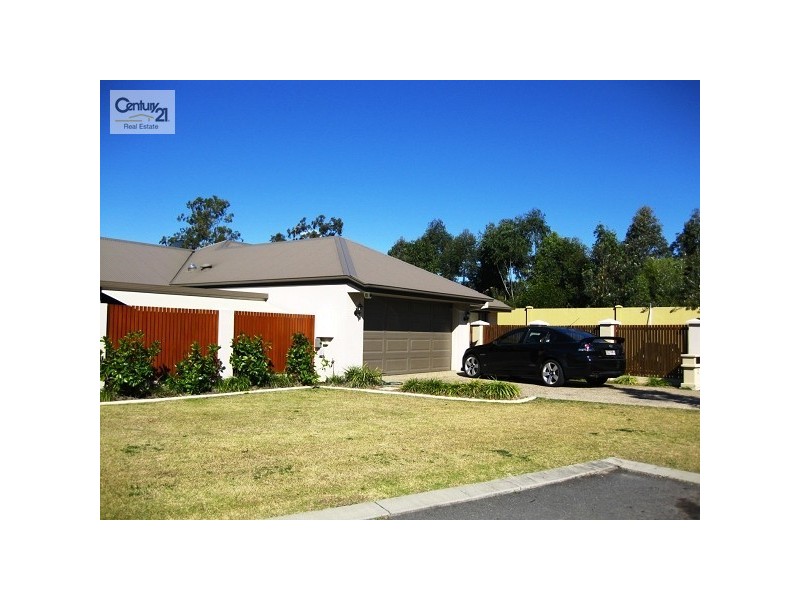 2/15 SILVERMAPLE ST, Robina QLD 4226