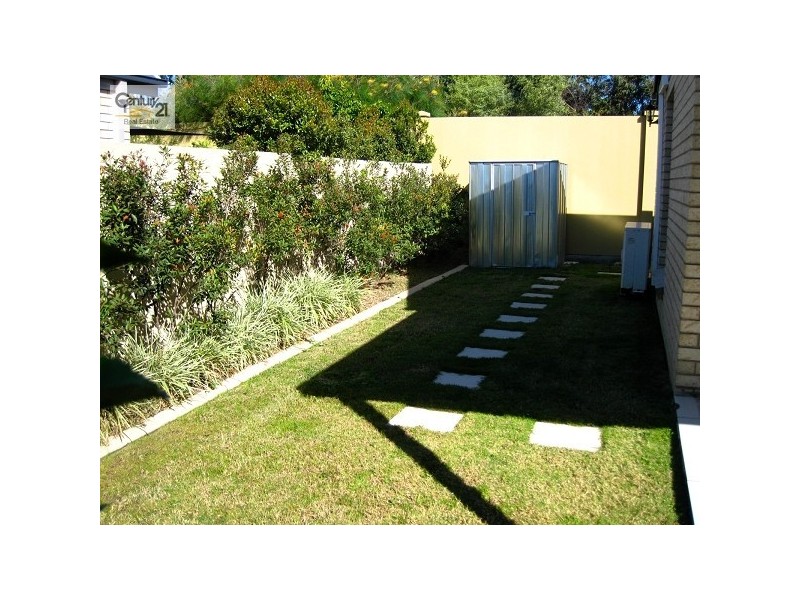 2/15 SILVERMAPLE ST, Robina QLD 4226