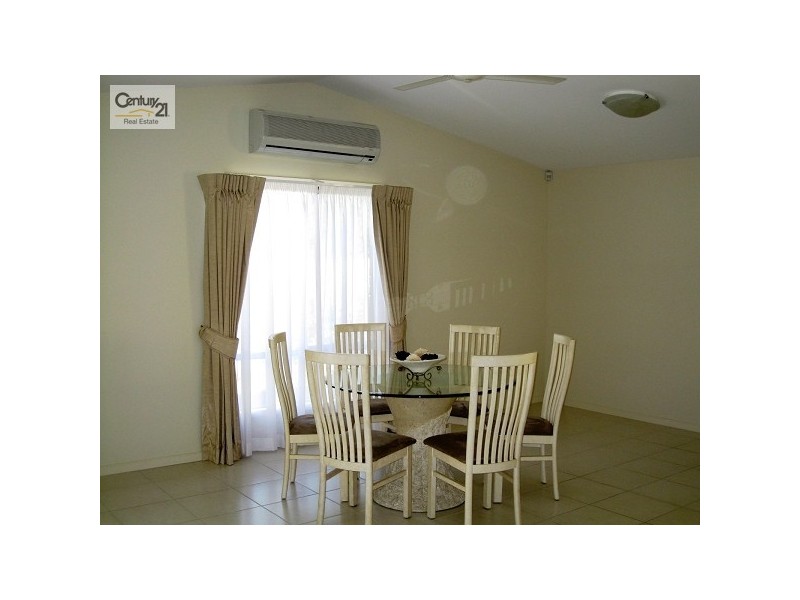 2/15 SILVERMAPLE ST, Robina QLD 4226