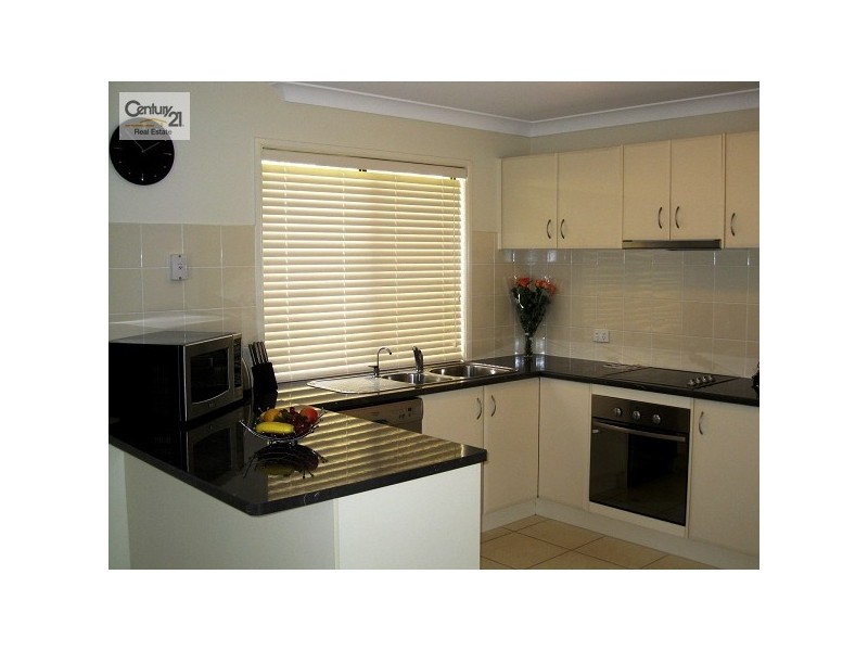 2/15 SILVERMAPLE ST, Robina QLD 4226