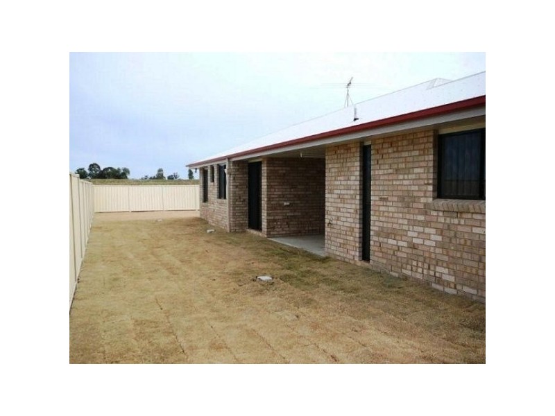 16 Barry Place, Dalby QLD 4405