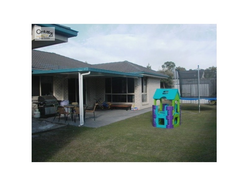 11 Silverpine Crescent, Oxenford QLD 4210
