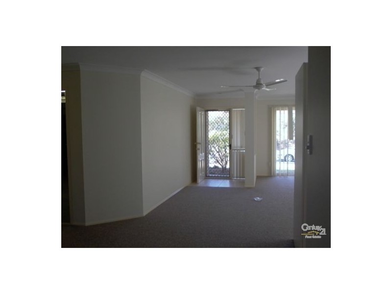 1/5 Jacqueline Ave, Labrador QLD 4215