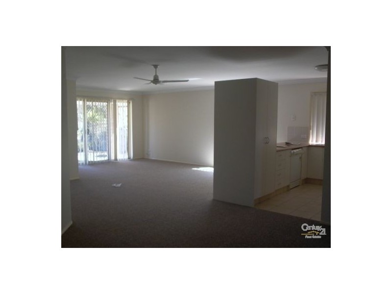 1/5 Jacqueline Ave, Labrador QLD 4215