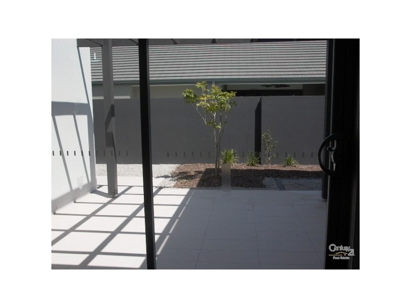 8 Ruthenium Court, Hope Island QLD 4212