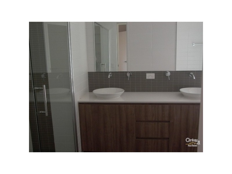 8 Ruthenium Court, Hope Island QLD 4212