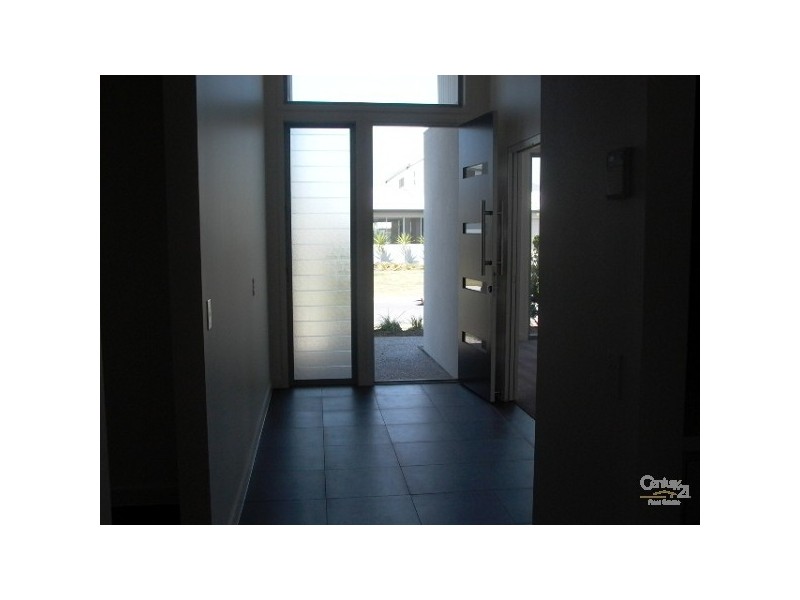 8 Ruthenium Court, Hope Island QLD 4212