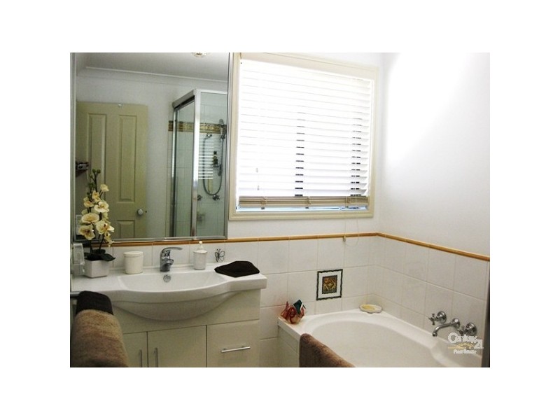 8 Andalusian Dr, Upper Coomera QLD 4209
